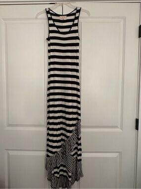 Black & White Striped Sleeveless Maxi Dress